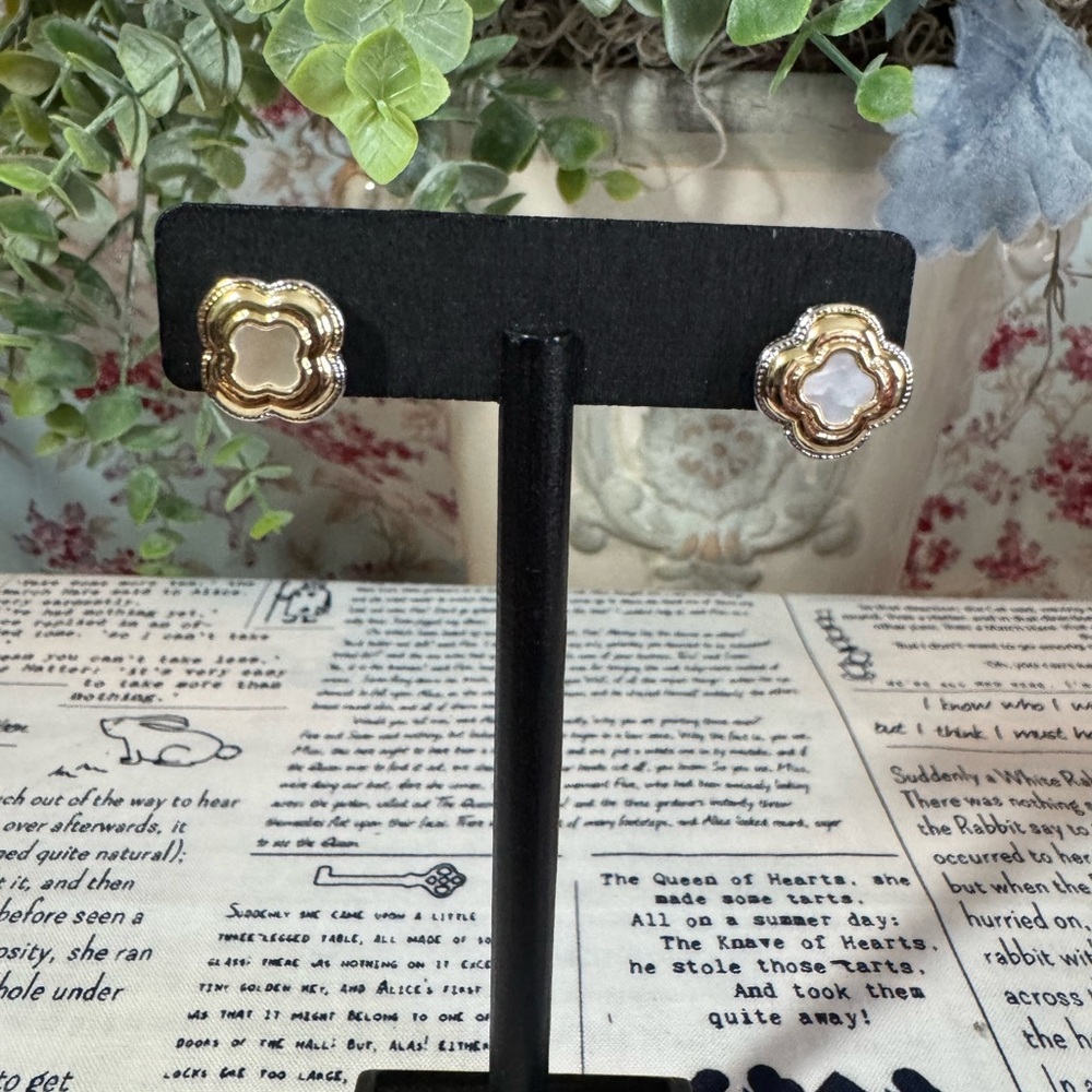 Stainless Steel Gold Clover Stud Earrings with Mother-of-Pearl Inlay